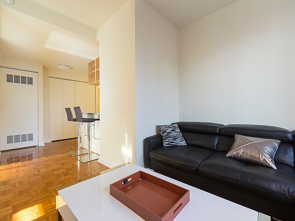 3rd image of 510 W 52nd St APT 17L