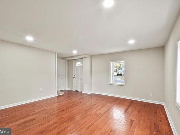 4th image of 169 W Lee St