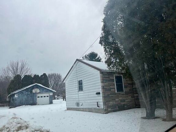 4th image of 82 W Hatfield St