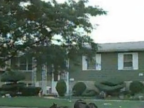 150 S Mill Rd, Addison, IL 60101