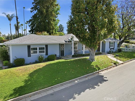 3rd image of 1329 La Loma Dr