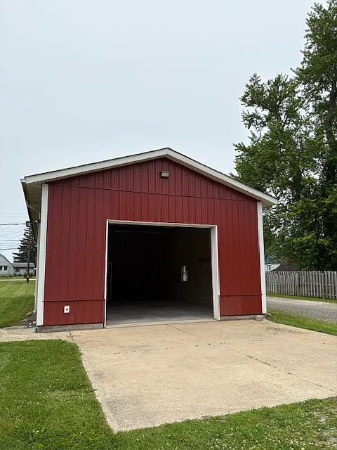 6640 N Ridge Rd W — Photo 2