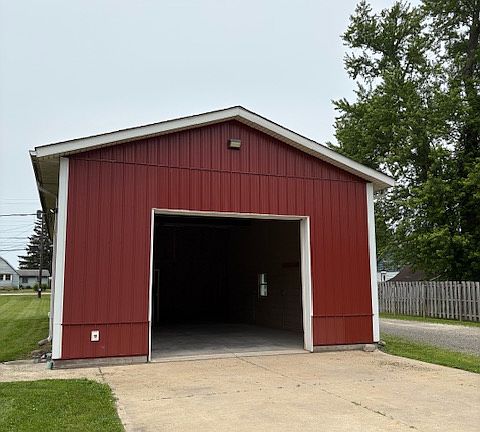 2nd image of 6640 N Ridge Rd W