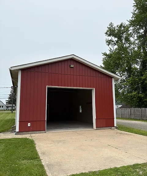 6640 N Ridge Rd W — Photo 2