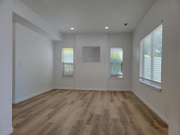 5th image of 1332 W Stone Meadow Dr