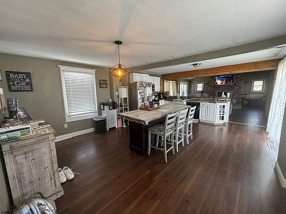 3rd image of 1205 Zion Rd