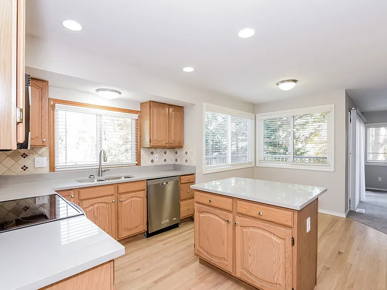 7918 Berkshire Ln — Photo 8