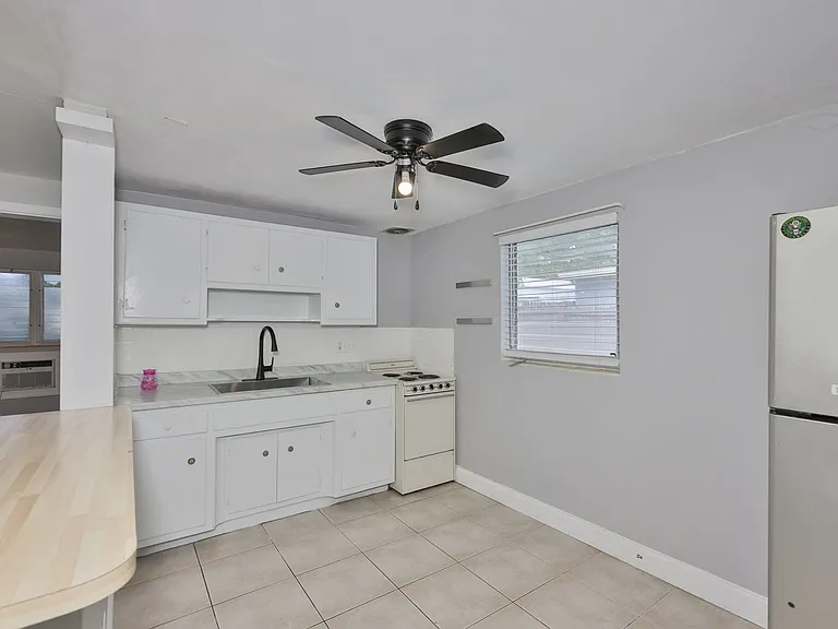 2035 Edgewater Dr #10 — Photo 7