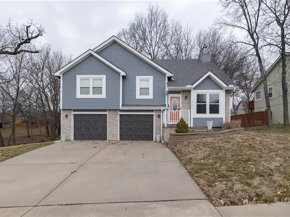 304 Woodhaven Dr, Smithville, MO 64089