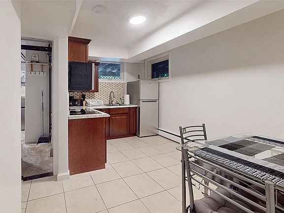 5th image of 33 Hollowbrook Ct N #2