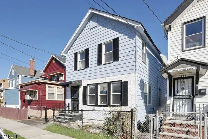 326 Ogden St photo 1