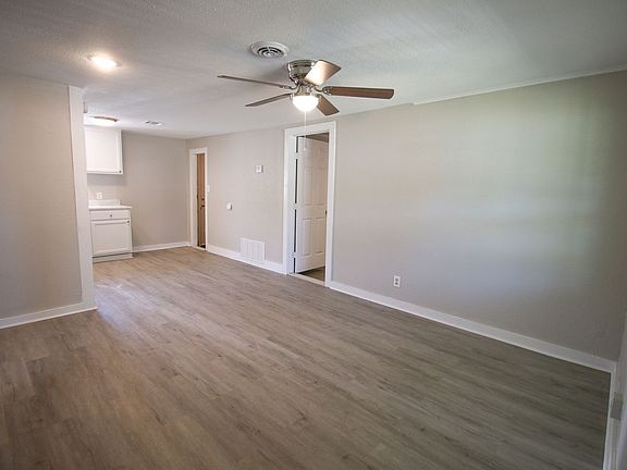 5th image of 410 S 69th East Ave