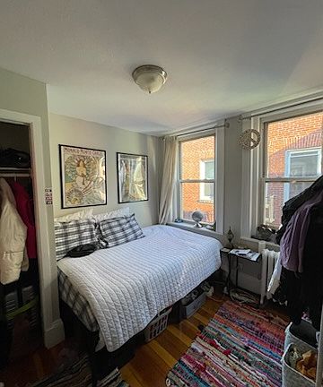3rd image of 220 Hanover St APT 15