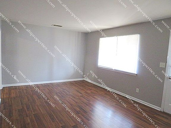4th image of 5019 Rolling Hills Dr NW