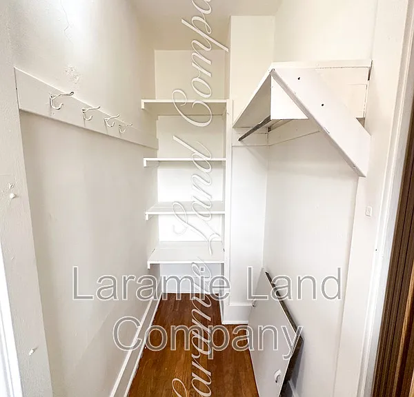 817 E University Ave — Photo 3