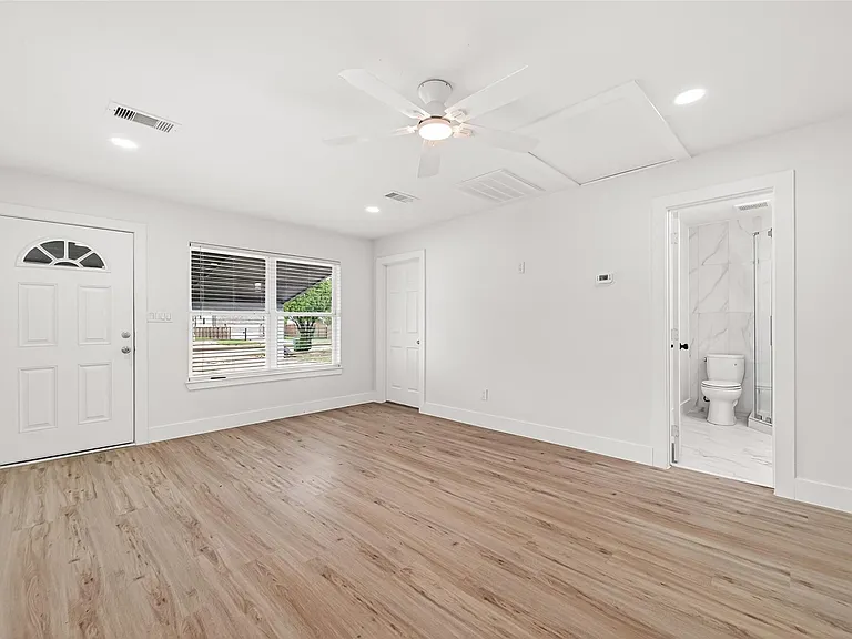 6615 W Montgomery Rd — Photo 5