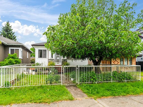 3rd image of 2566 Venables St