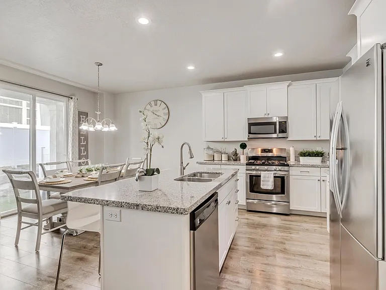 8136 S 5910 W — Photo 7