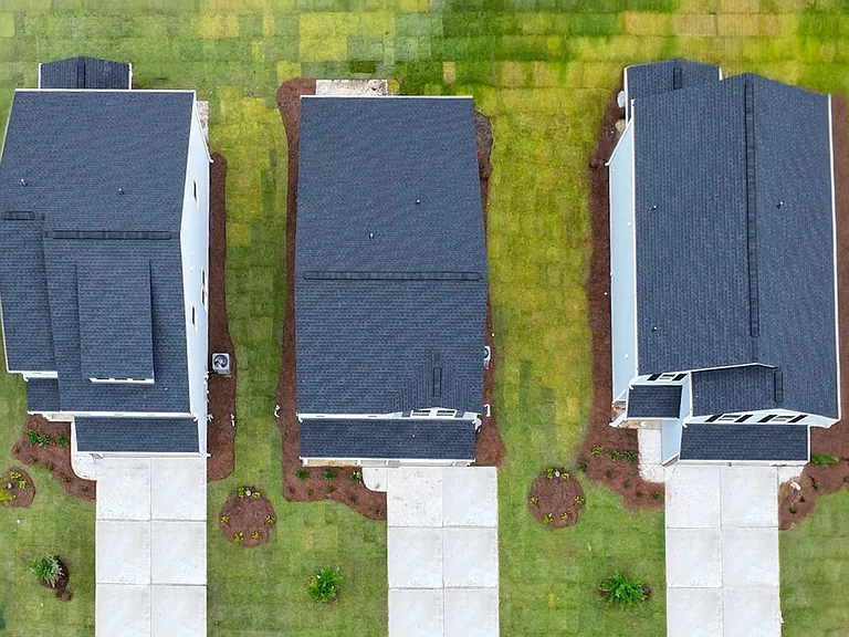 Isabella Court — Photo 10