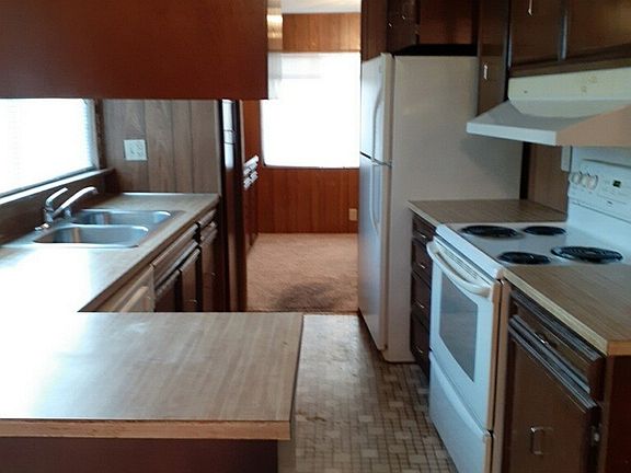 3rd image of 1402 22nd St NE Unit 55