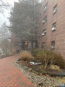 3081 Edwin Ave APT 3J, Fort Lee, NJ, 07024