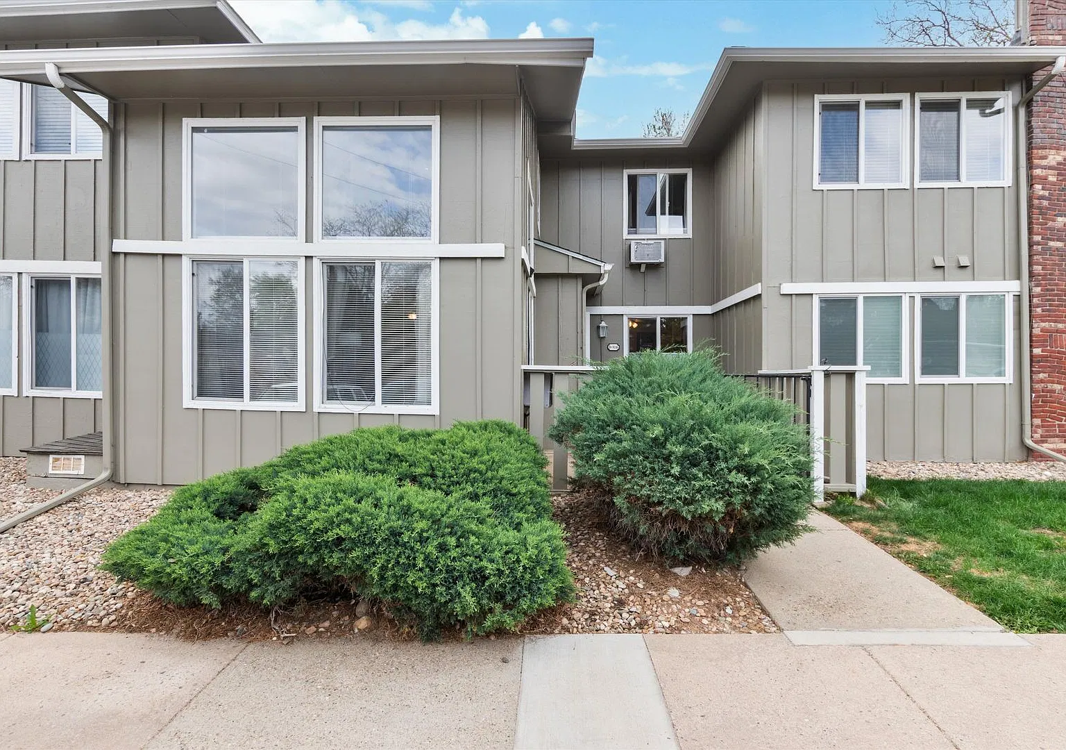 Spacious 3BR/2BA Condo Near Green Mountain — Photo 1