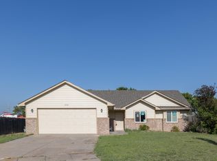 2124 Farmstead St, Wichita, KS 67208