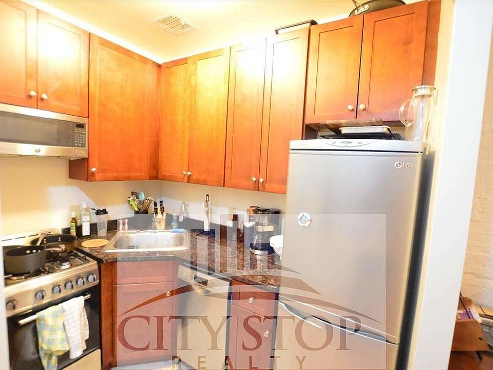 1st image of 722 Amsterdam Ave APT 3