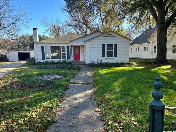 1409 S Houston St, Kaufman, TX 75142