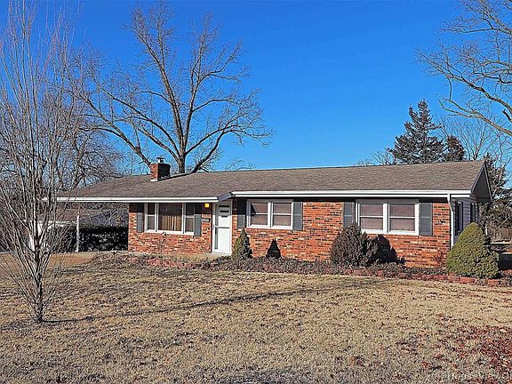 3rd image of 904 Westwind Dr