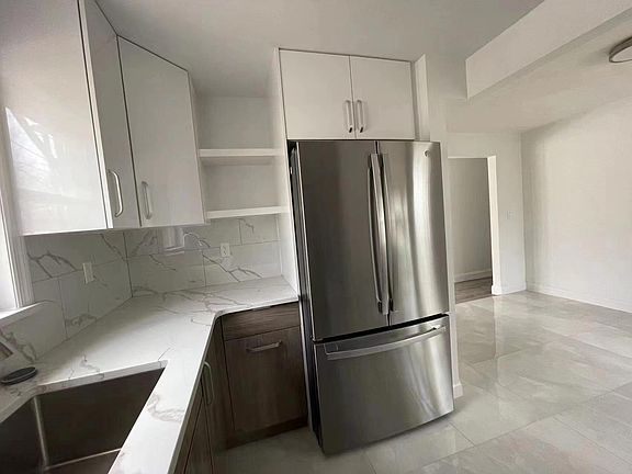 4th image of 106 Stafford Ave Floor 1