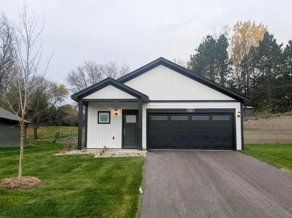 913 Sycamore Pl N, Cambridge, MN 55008