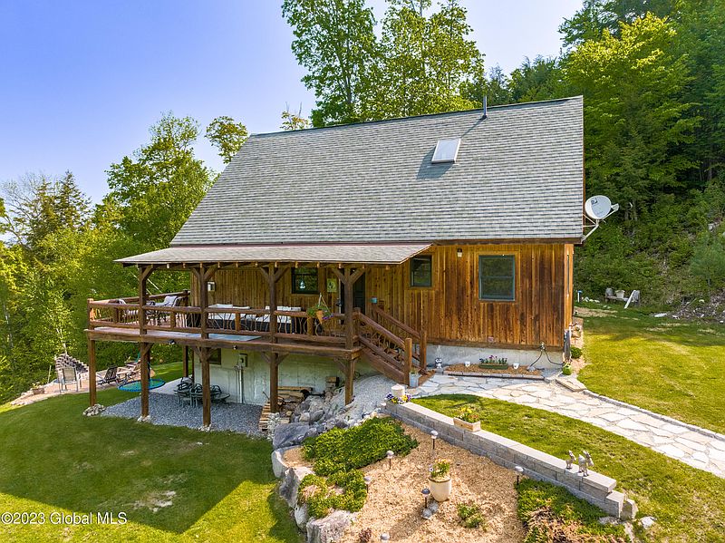 3rd image of 87 Twin Brooks Drive