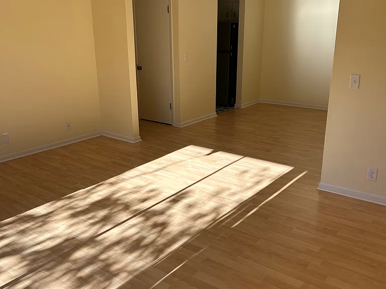 515 Basswood Ave #B27 — Photo 2