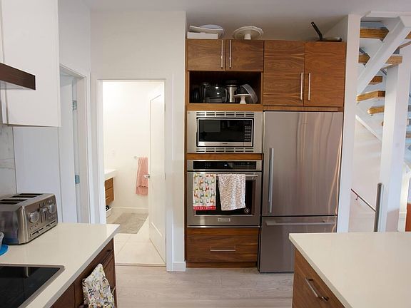 5th image of 720 E 3rd St #6