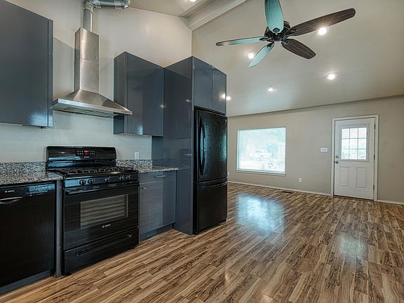 4th image of 2705 La Mesa Dr