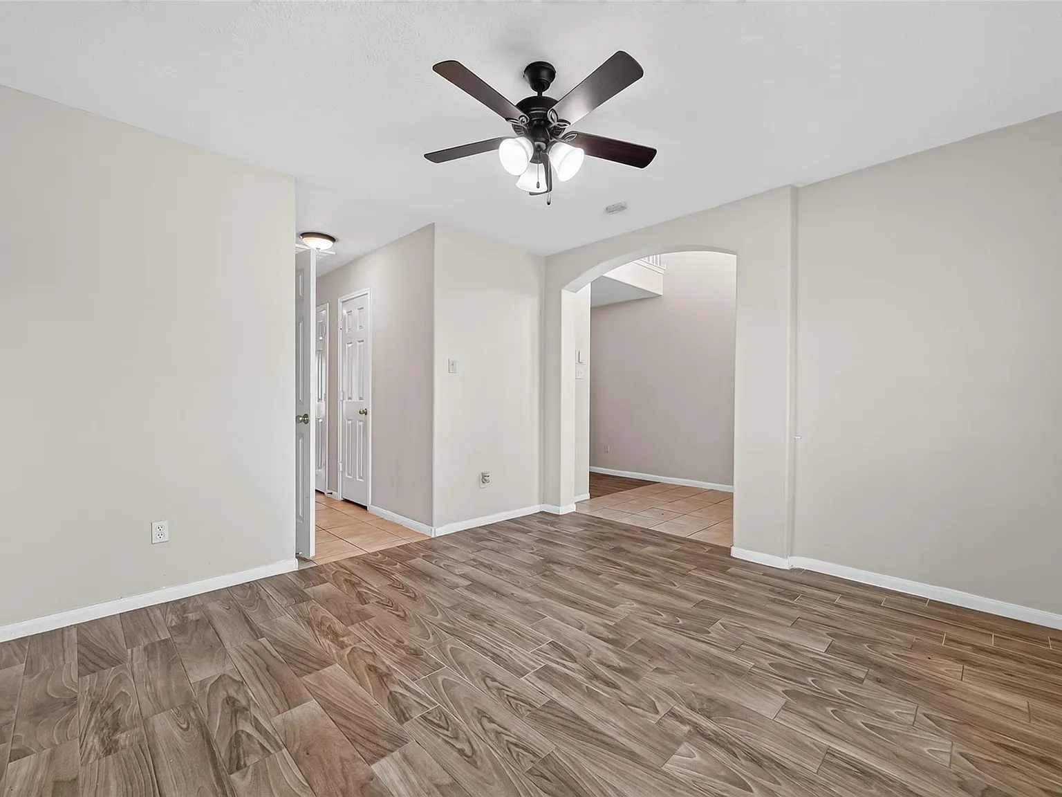 4 bed, 2.5 bath, 2503 sqft, $2,000 — Photo 3