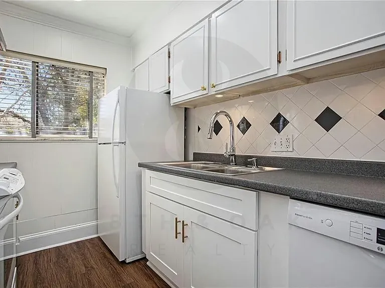3121 Colonial Way #E — Photo 8