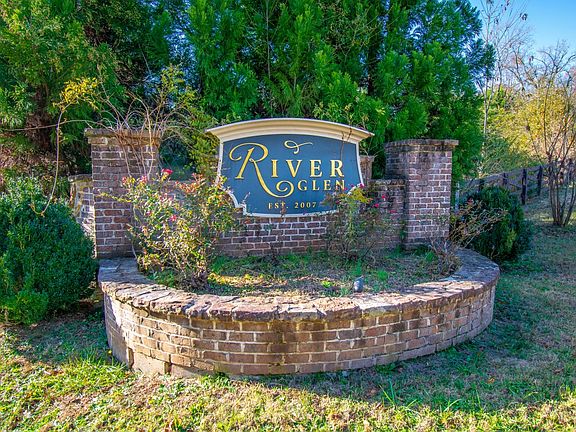 2nd image of 140 River Glen Dr