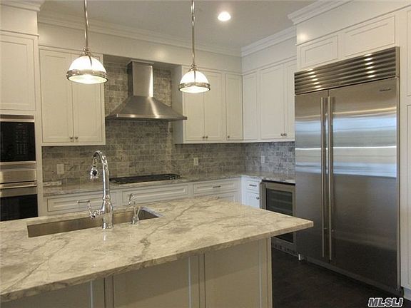 5th image of 1000 Royal Ct #1013