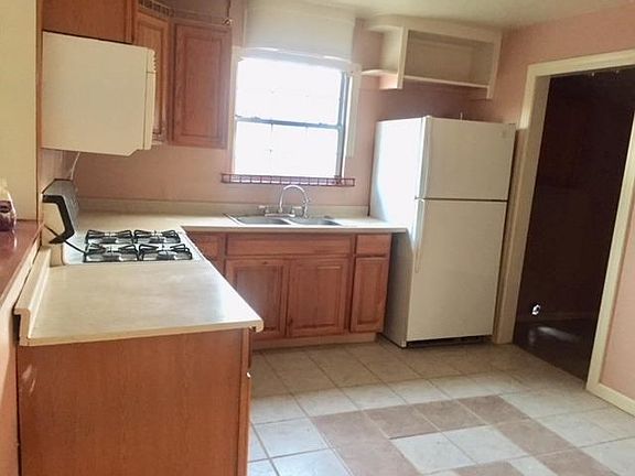 5th image of 547 Grattan Ave