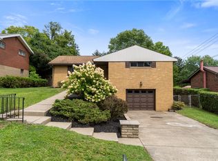 204 Clubside Dr, Coraopolis, PA 15108