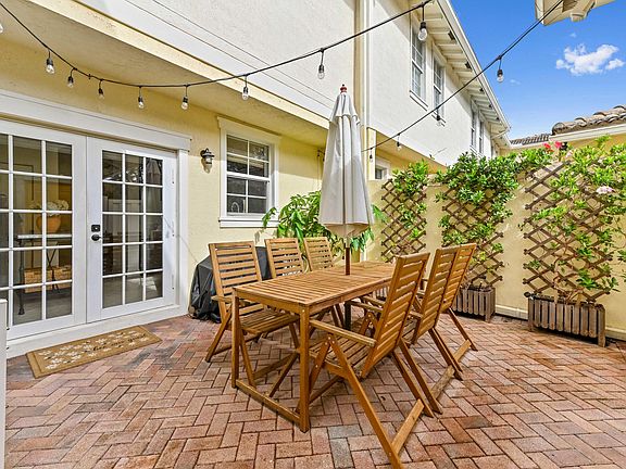 3rd image of 1132 NW 18th Avenue