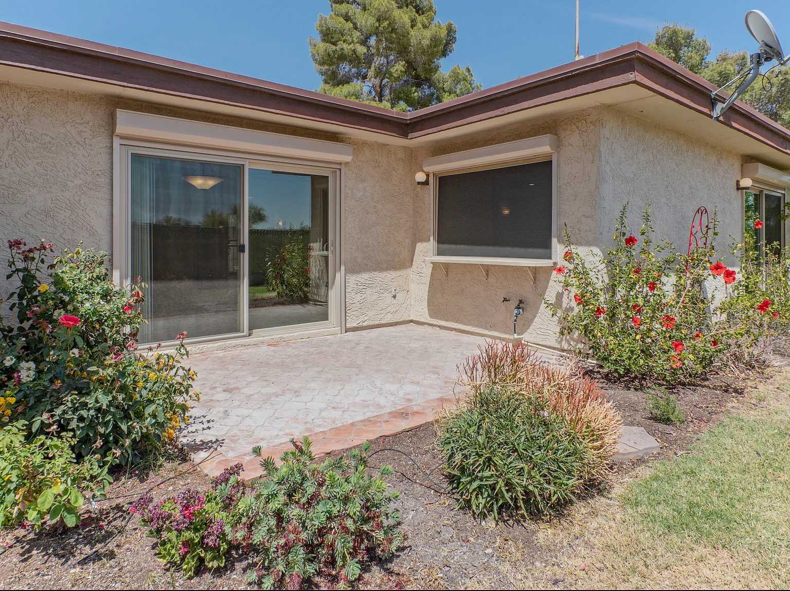 3 bed, 1960 sqft, $3,095 — Photo 4