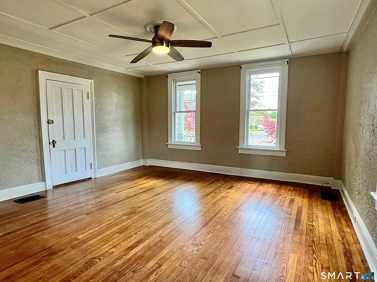 1596 Main St — Photo 16