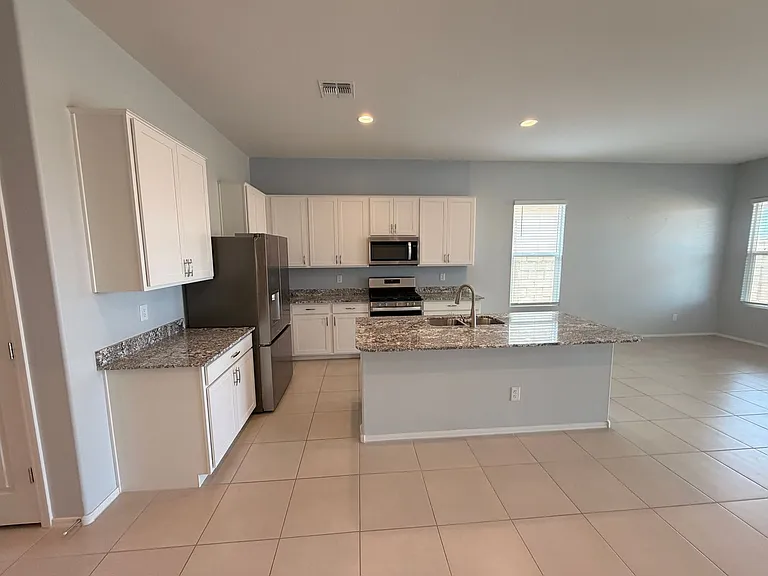 15628 W Smoketree Dr — Photo 8