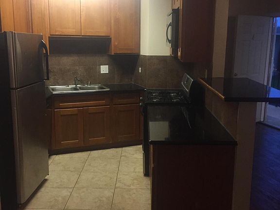 4th image of 2961 Portsmouth Dr APT 4