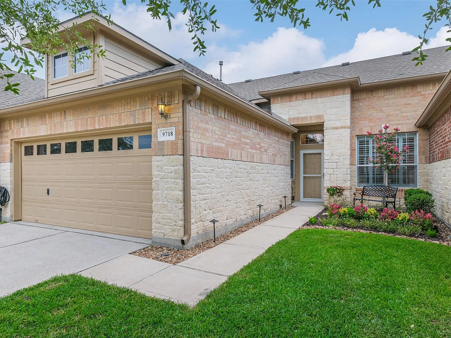 2 bed, 2.0 bath, 1620 sqft, $2,400 — Photo 1