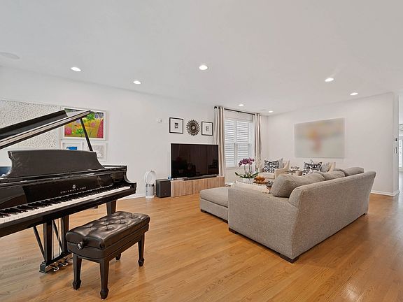 4th image of 4820 S Cornell Ave