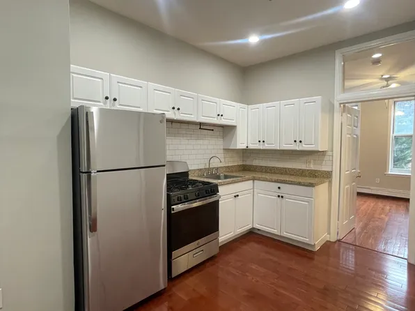 206 Warren Street image 5 of 10